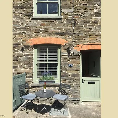 10 Mill Road * Padstow