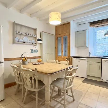 10 Mill Road * Padstow